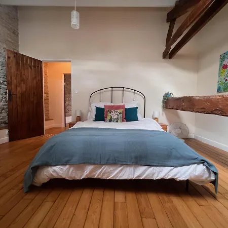 Les Cerisiers Semesterbostad Lezay