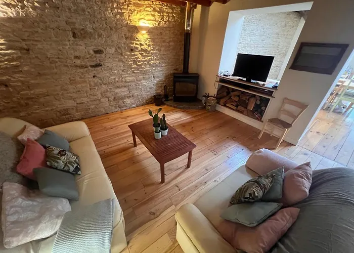 Les Cerisiers Gites Lezay