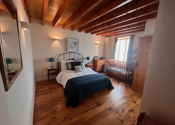 Les Cerisiers Gites بيت للعطل