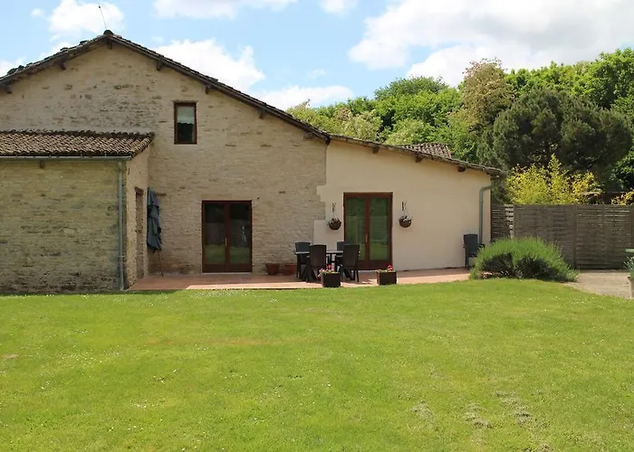 Les Cerisiers Gites Lezay